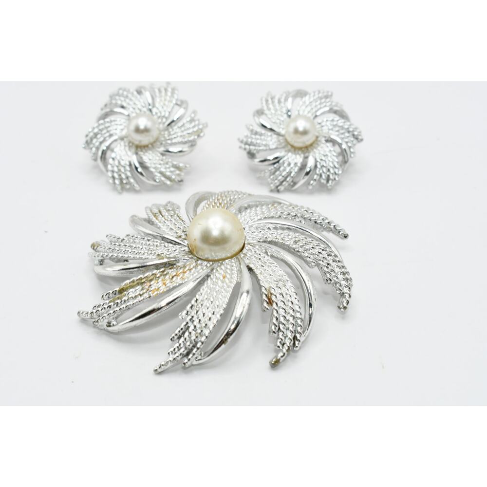 Vintage Sarah Coventry Silvery Sunburst Brooch Earrings Set Faux Pearl 1969